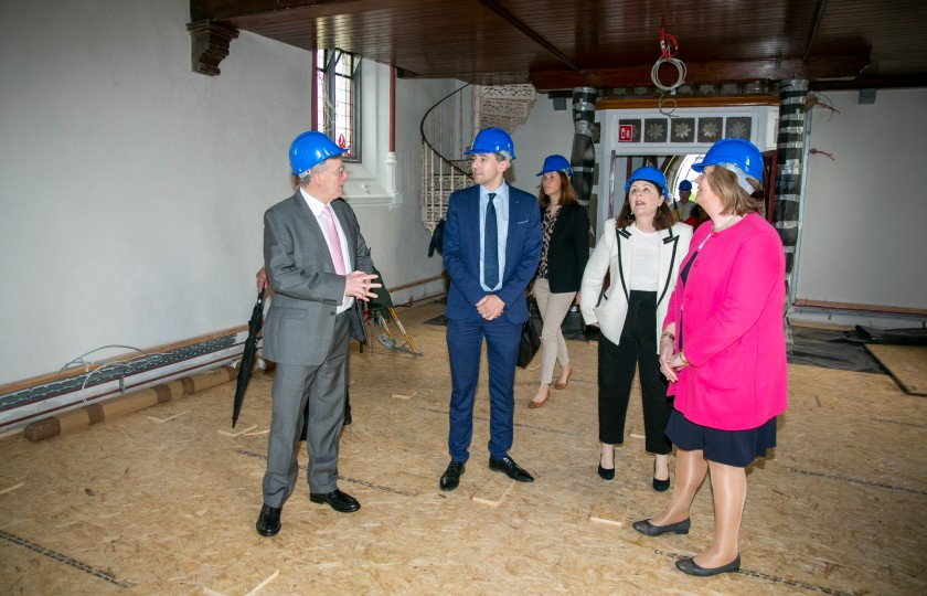 Minister Simon Harris examining construction of a new exhibition space