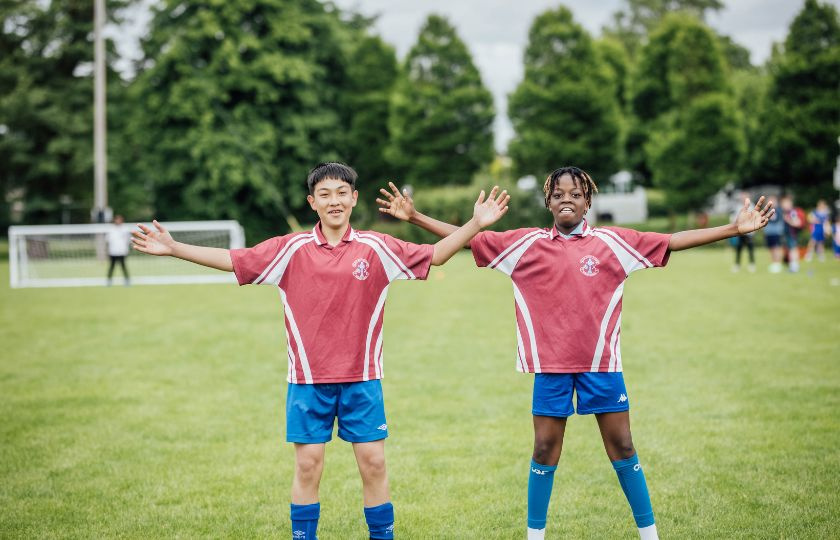 League of Legends participants from CBS Mahdi and Ali celebrate a goal