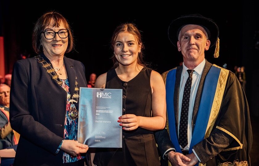 Rachel Mahony, awarded the Ashling Murphy Memorial Entrance Scholarship for 2024 with Anne Horan, Vice-President of the INTO and Professor Dermot Nestor, President of MIC